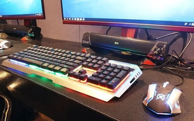 Oda (Gaming Room (Netflix/Couple PC))