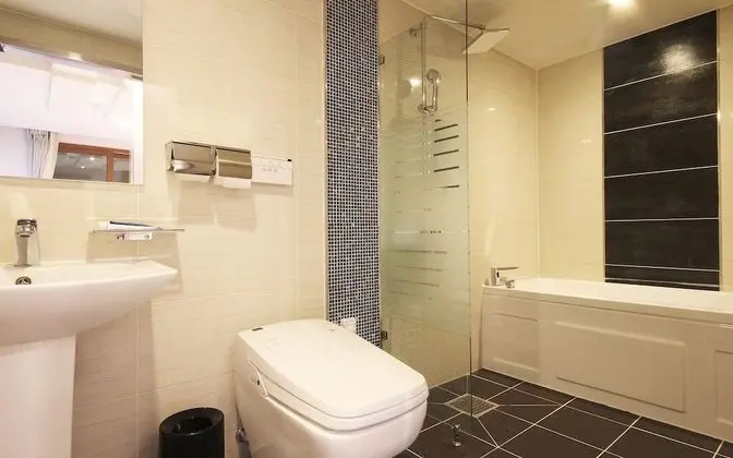 Oda (Gaming Room (Netflix/Couple PC))