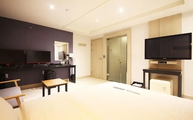 Oda (Gaming Room (Netflix/Couple PC))