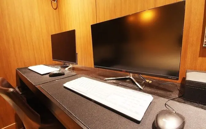 Oda (Twin (Netflix available / 2 high-end )