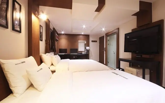 Oda (Twin (Netflix available / 2 high-end )