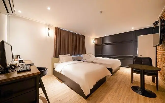 Oda (Twin (with styler Netflix available))