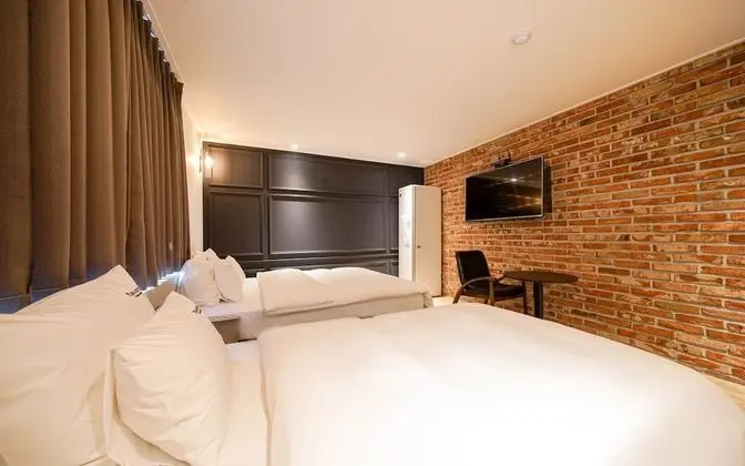 Oda (Twin (with styler Netflix available))