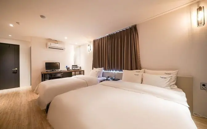 Oda (Twin (with styler Netflix available))