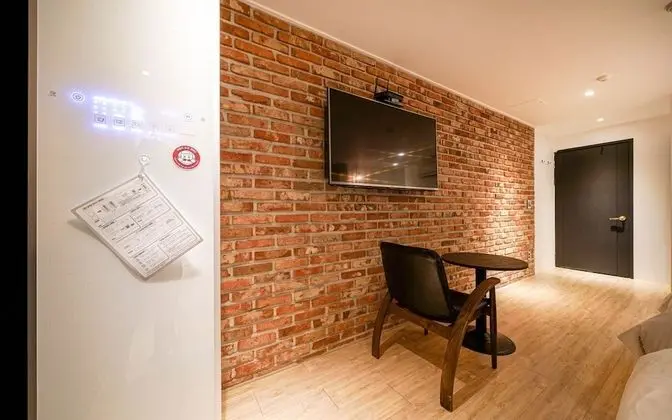 Oda (Twin (with styler Netflix available))