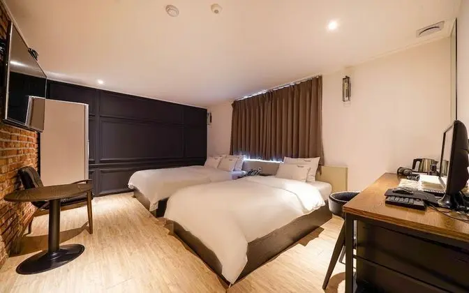 Oda (Twin (with styler Netflix available))