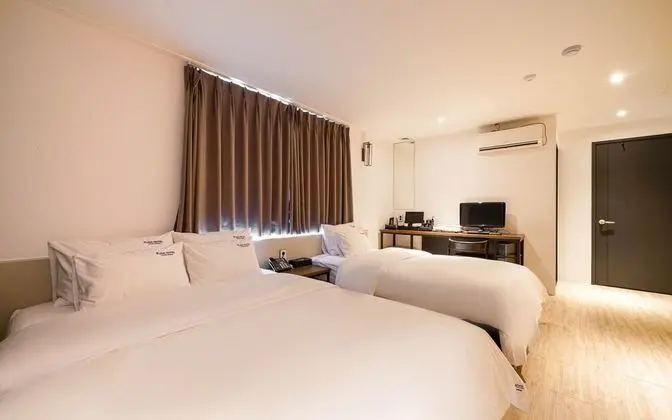 Oda (Twin (with styler Netflix available))