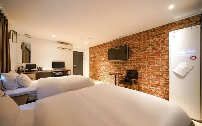 Oda (Twin (with styler Netflix available))