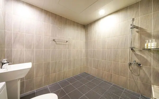 Oda (Twin (with styler Netflix available))