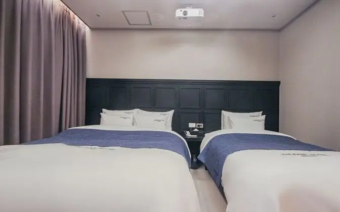 Oda (Cinema Twin Large Room (large screen )