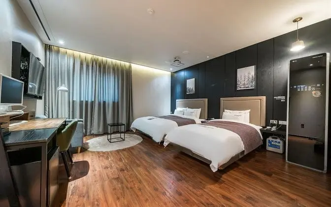 Oda (Cinema Twin Room (large screen styler)
