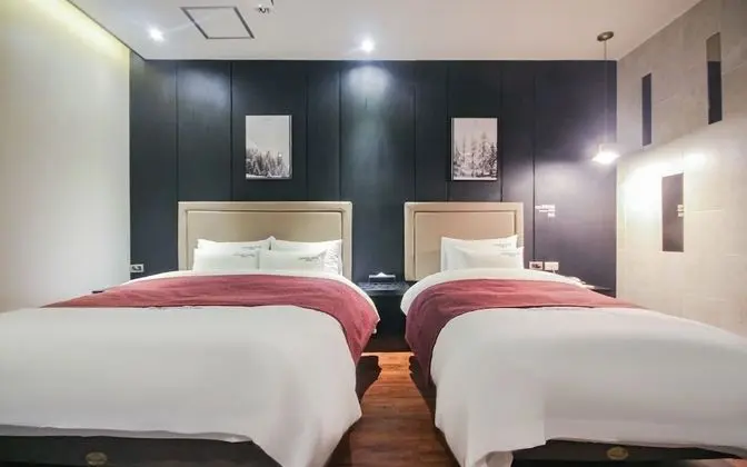 Oda (Cinema Twin Room (large screen styler)
