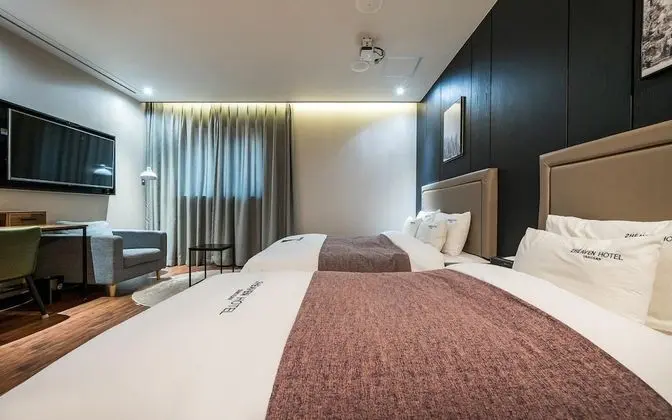 Oda (Cinema Twin Room (large screen styler)