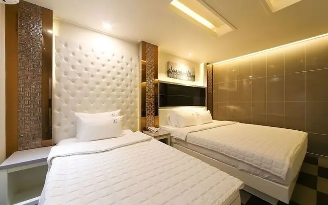 Oda (Deluxe Twin (Netflix available styler)