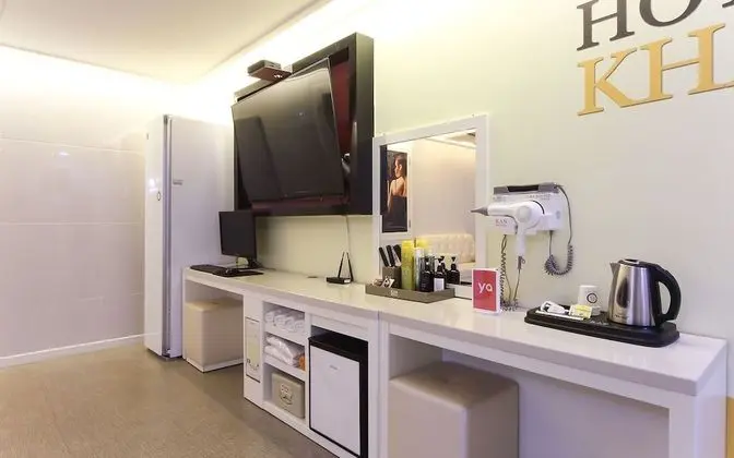 Oda (Deluxe Twin (Netflix available styler)