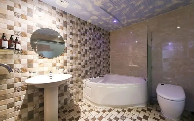 Oda (Deluxe Twin (Netflix available styler)