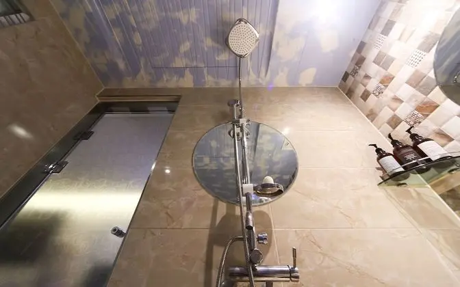 Oda (Deluxe Twin (Netflix available styler)