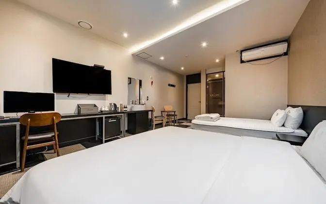 Oda (Deluxe Twin One (3 people / Netflix v)