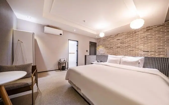 Oda (Deluxe (Disney or Netflix available g)