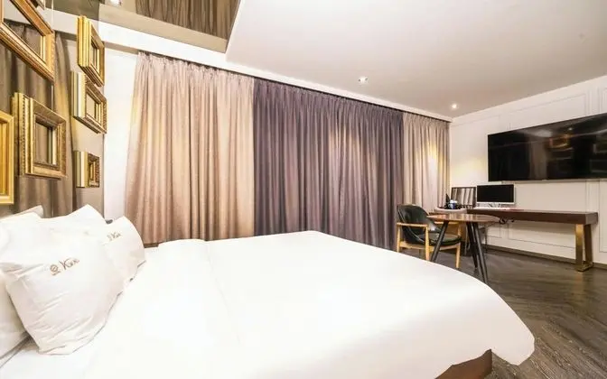 Oda (Deluxe (Disney or Netflix available g)