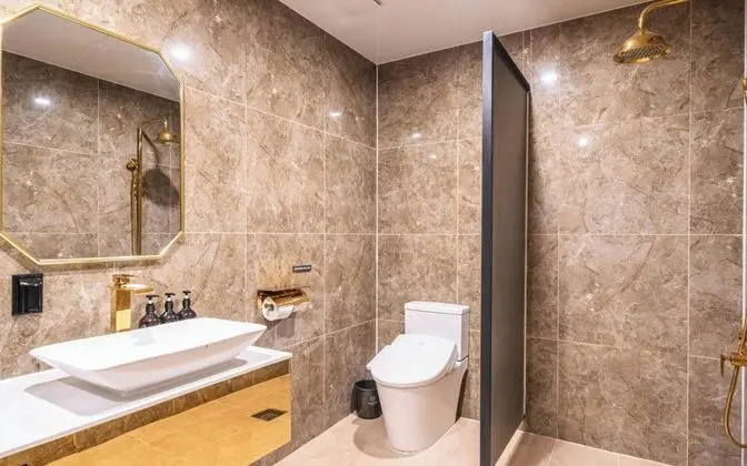 Oda (Deluxe (Disney or Netflix available g)