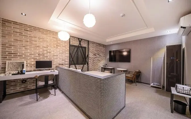 Oda (Deluxe (Disney or Netflix available g)