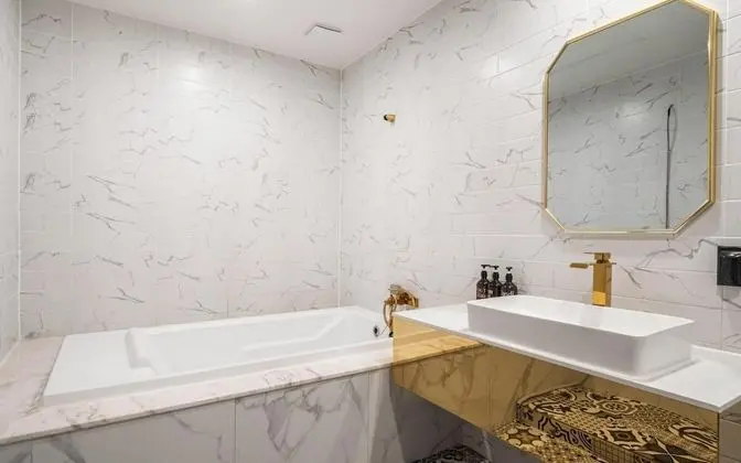 Oda (Deluxe (Disney or Netflix available g)