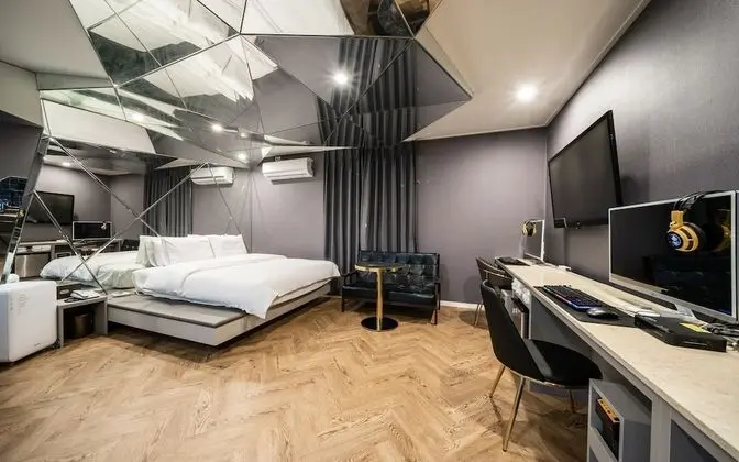 Oda (Special price royal couple room (free)