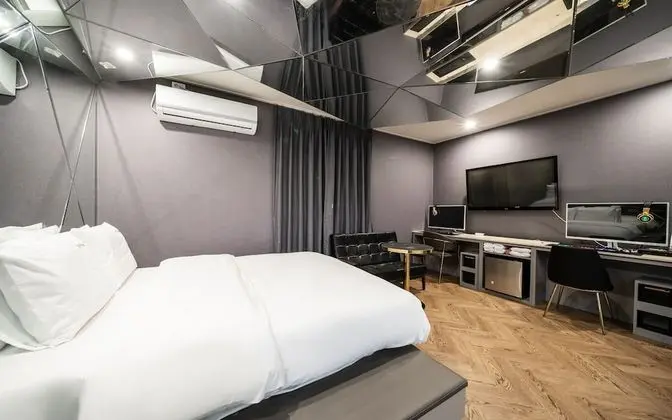 Oda (Special price royal couple room (free)