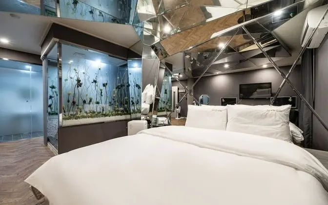 Oda (Special price royal couple room (free)