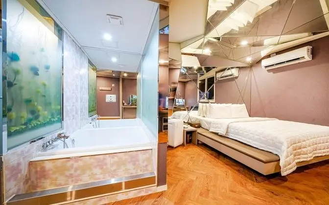 Oda (Special price royal couple room (free)