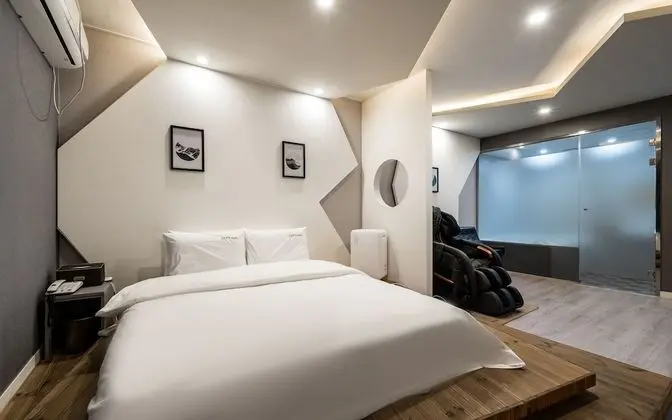 Oda (Special price royal massage room (fre)