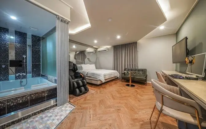 Oda (Special price royal massage room (fre)