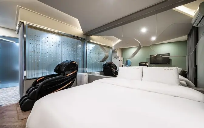 Oda (Special price royal massage room (fre)