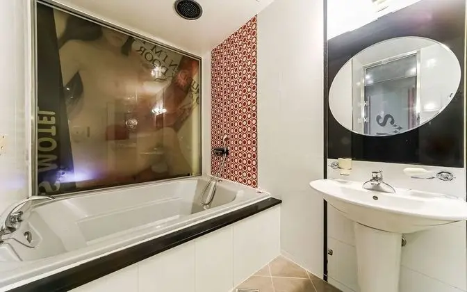 Oda (Premium Massage ROOM)