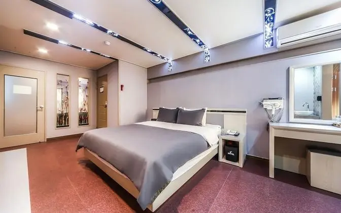 Oda (VIP Karaoke (single room closes at 22)