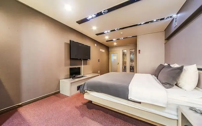 Oda (VIP Karaoke (single room closes at 22)