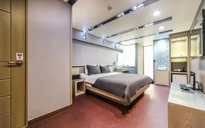 Oda (VIP Karaoke (single room closes at 22)