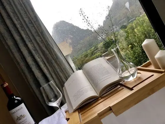 Tek Büyük veya İki Ayrı Yataklı Oda, Tepe Manzaralı