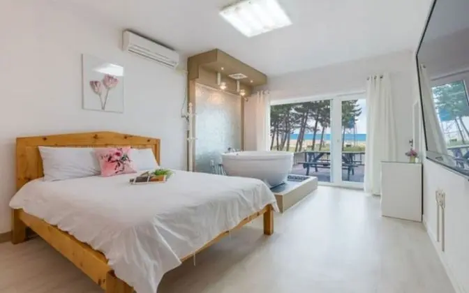 Oda (Room 101 (Jetted Spa Ocean View))