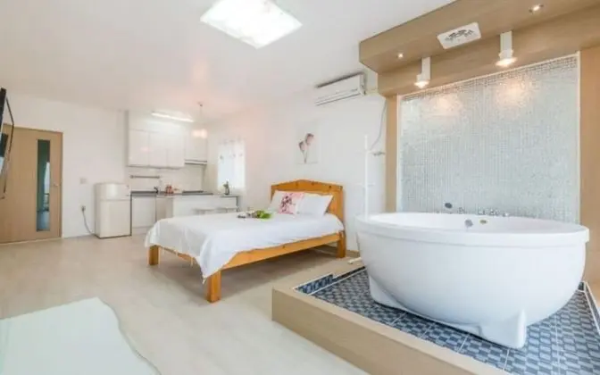 Oda (Room 101 (Jetted Spa Ocean View))