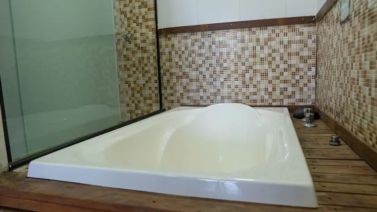 Deluxe Tek Büyük Yataklı Oda, Havuz Manzaralı (Ofurô)