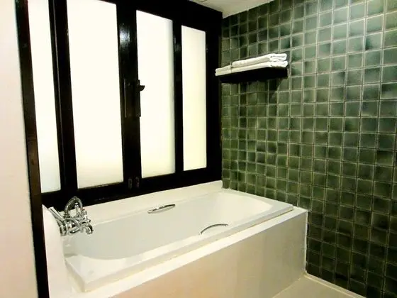 Deluxe King Ground Floor