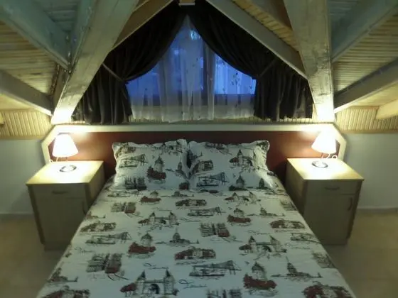 Aile Odası, Havuz Manzaralı