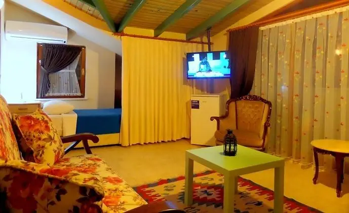 Aile Odası, Havuz Manzaralı