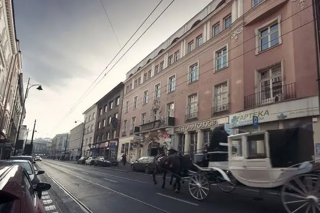 Üç Kişilik Oda, Şehir Manzaralı