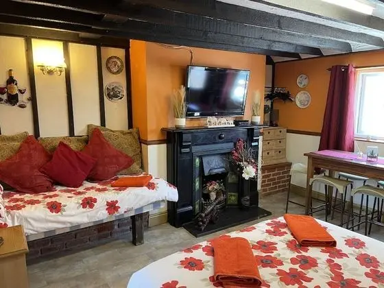Kır Evi (The Haystack & The Hayloft)