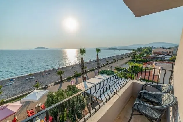 Standard Tek Büyük veya İki Ayrı Yataklı Oda, Deniz Manzaralı