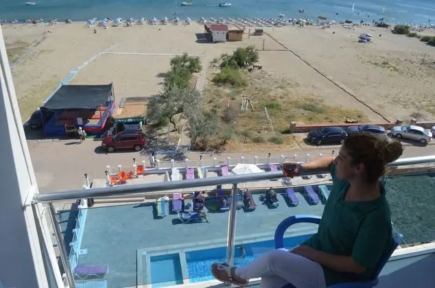Standard Üç Kişilik Oda, Deniz Manzaralı