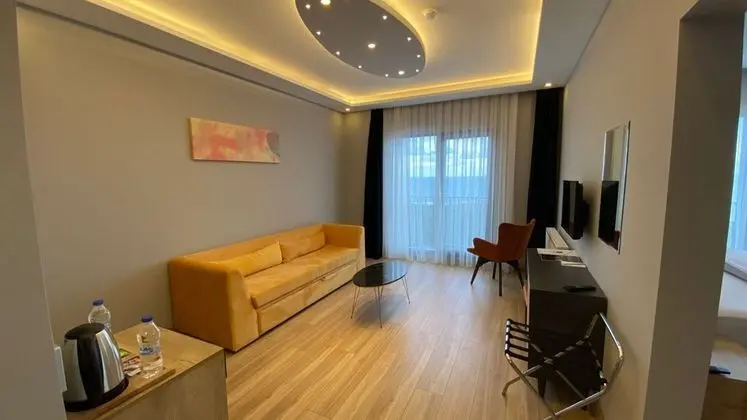 Aile Suiti, Deniz ve Dağ Manzaralı, Jakuzili